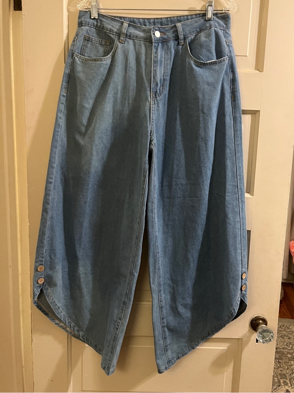 Wide-Leg Cropped Jeans with Side Button Detail